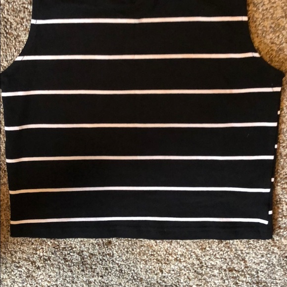 SHEIN crop top - Picture 4 of 7